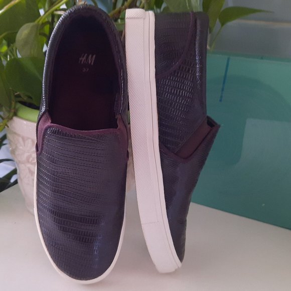 H&M Croc Textured Slip-on Sneakers - Plum Purple - Picture 3 of 16